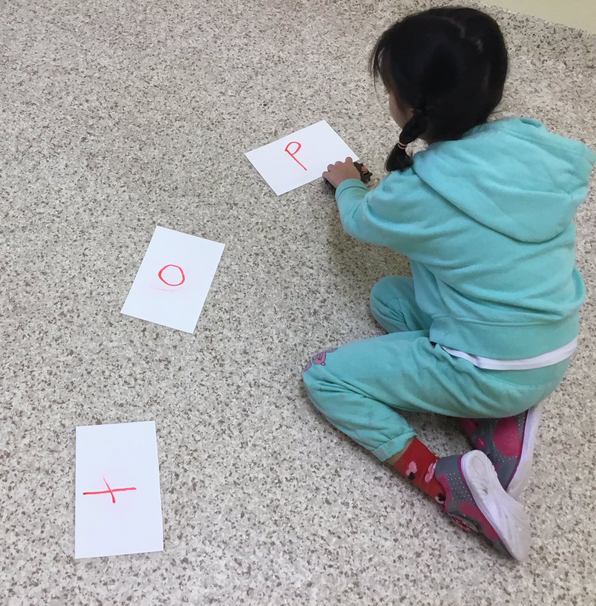 Year 2 PaulineJohnson students in JSC are driving through the sounds to read words, we put on a lot of kilometres today!@PJ_HWDSB <a href="/RSHWDSB/">HWDSB Reading Specialists</a>