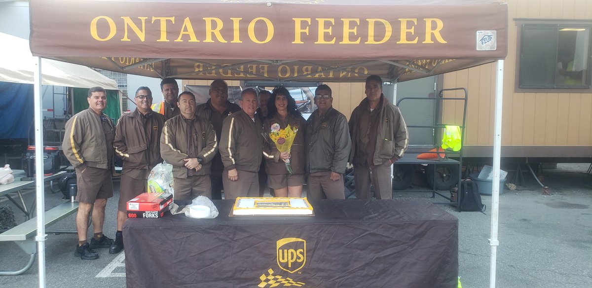 UPSOntarioDDST's tweet photo. Big congratulations and farewell to Lisa "Chyna" Columbaro after 31 yrs of service. Thank you for everything and enjoy your retirement. @EAST_FDR @matty_matt2 @jrindafernshaw #ontcafeeder #relaxandhavefun #enjoyretirement https://t.co/SAmdWS38Pa