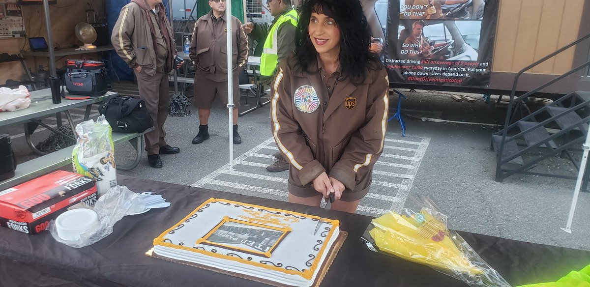UPSOntarioDDST's tweet photo. Big congratulations and farewell to Lisa "Chyna" Columbaro after 31 yrs of service. Thank you for everything and enjoy your retirement. @EAST_FDR @matty_matt2 @jrindafernshaw #ontcafeeder #relaxandhavefun #enjoyretirement https://t.co/SAmdWS38Pa