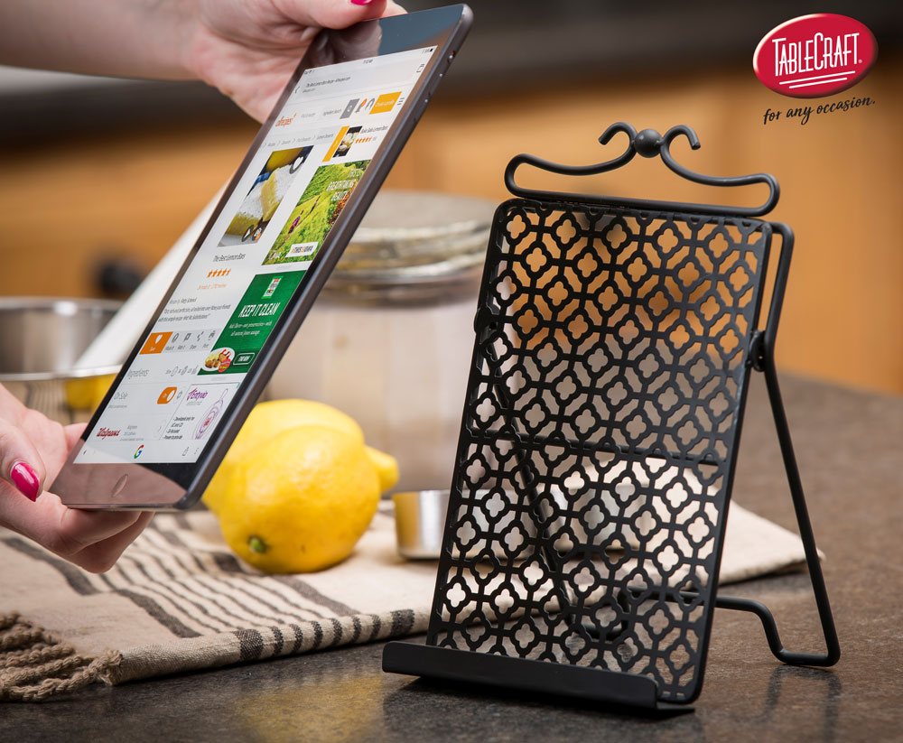 TableCraftHome's tweet image. The Farmhouse Collection cookbook/tablet easel (HCBS9) adds a bit of rustic charm and functionality to your countertop. 👍

See the Farmhouse Collection: ow.ly/N86B50yn0Er

#FarmhouseCollection #KitchenEasel