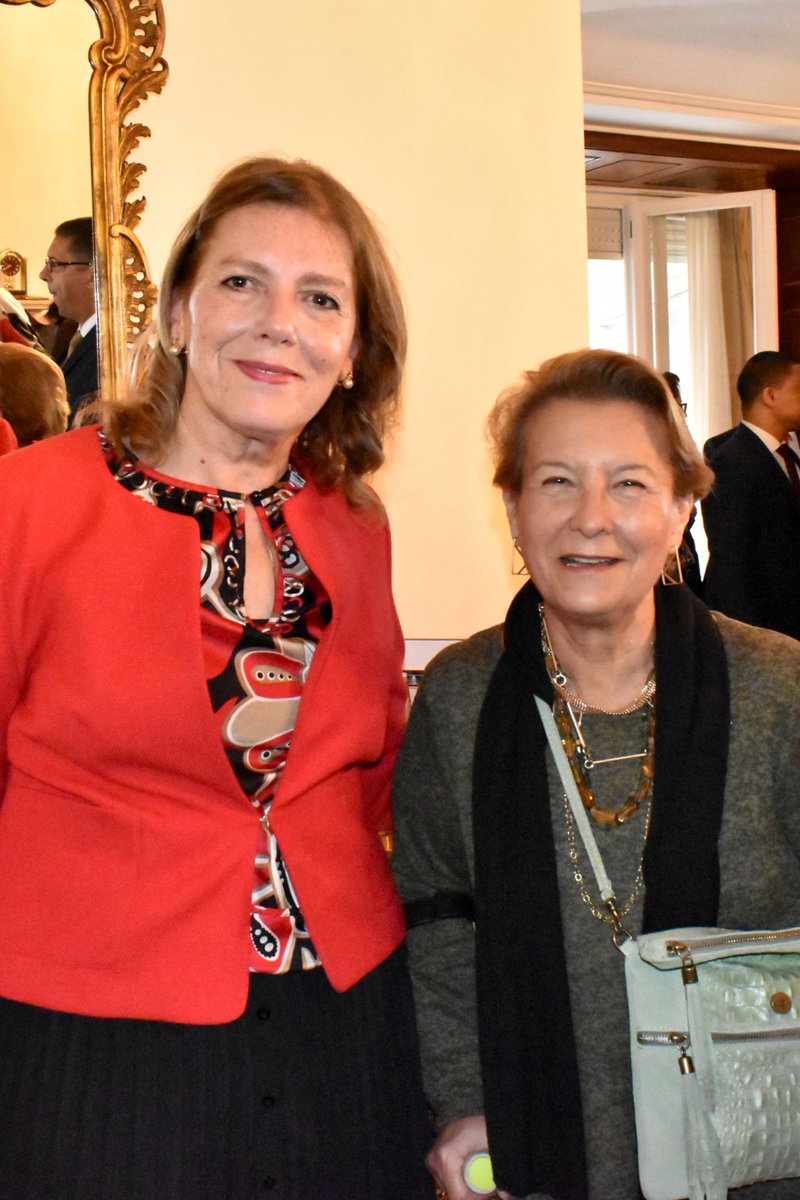 AnitaTrsic's tweet photo. Entrega do convite a Embaixadora Ana Martinho para a S.E. Presidente Marcelo Rebelo de Sousa para ser o convidado de honra no jantar HoMs #EU2020HR
Uručenje pozivnice velpeposlanici Ani Marthino za Nj.E. predsjednika Marcela Rebela de Souse, počasnom gostu
na večeri HoMs #HRPRES https://t.co/xUybXEOM6x