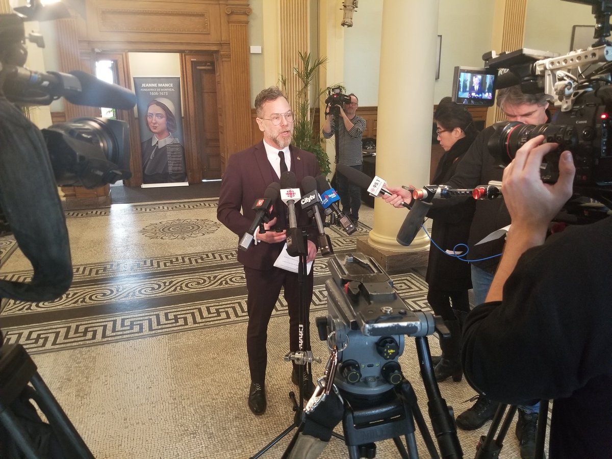 #polmtl 
La ville de Montréal annonce le lancement d'une activité portant sur l'adaptabilité aux enjeux hivernaux en lien avec les changements climatiques.
Dizaine d'experts universitaires.
Qqes sujets
- Recherche d'abrasifs écologiques
- Gel et dégel
- Déneigement
<a href="/AtelierUQAM/">L'Atelier UQAM</a>