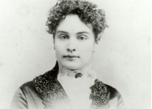 Anne Sullivan. Groundbreaking teacher. 1866-1936. Her Limerick parents emigrated to US during famine. At 8, her mum died & left to poor house where she developed eye infection; made her practically blind! But graduated school for the blind. Famously became Helen Keller's teacher!