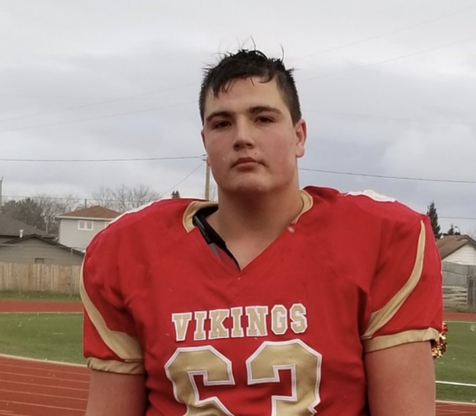 chatfootball's tweet photo. 👤@RadbourneLucas
🏈OL-C          
📏6'4/280
🎓#CFC200 2021
📼https://t.co/Z0HDFEn6vK
#prospectvideo https://t.co/7xPNLVBc0F