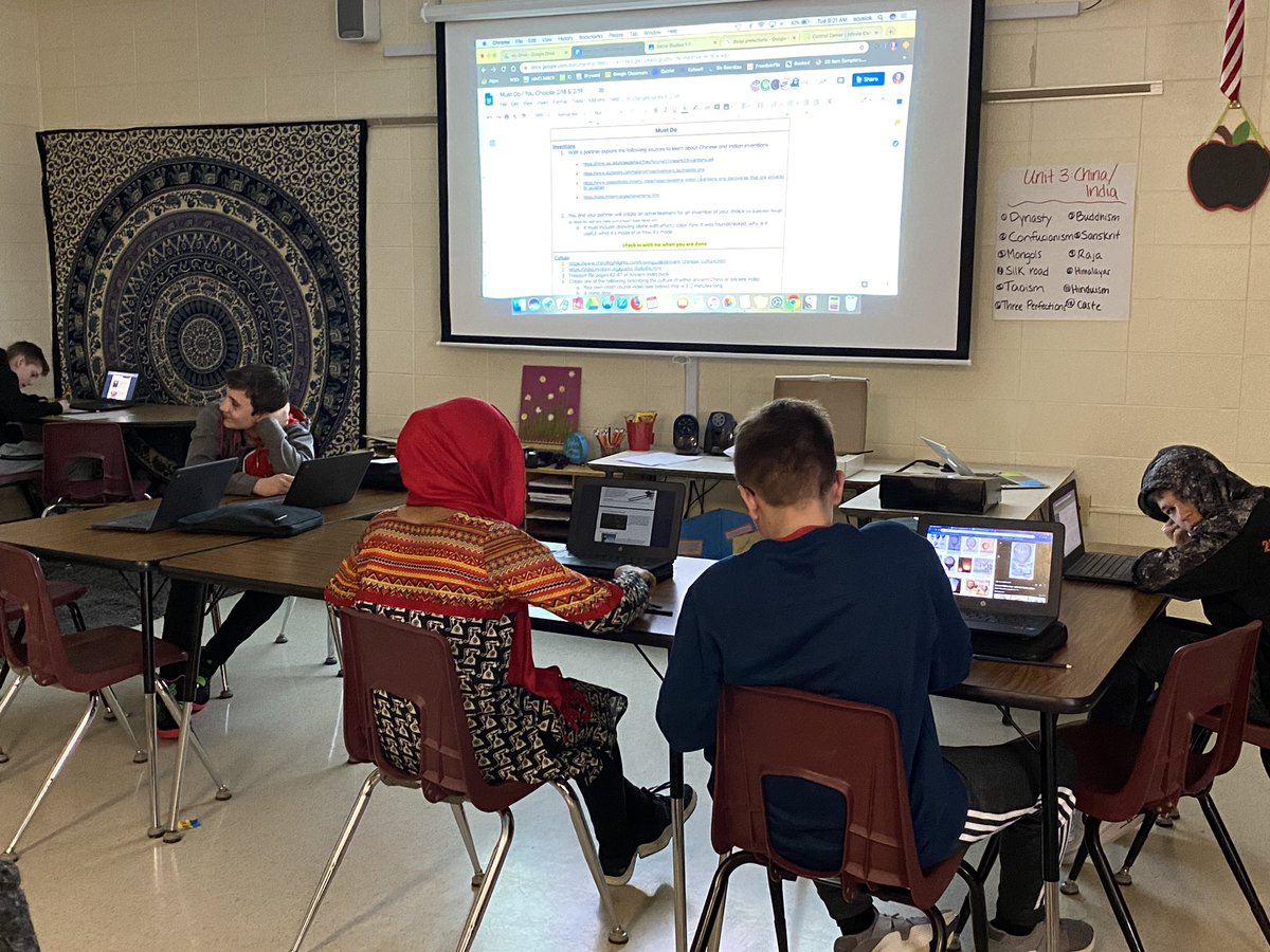Antholine's tweet photo. 7th grade SS collaborating as they uncover daily life and values of civilizations past. #WMS #Cusick https://t.co/zjmqccQHVP