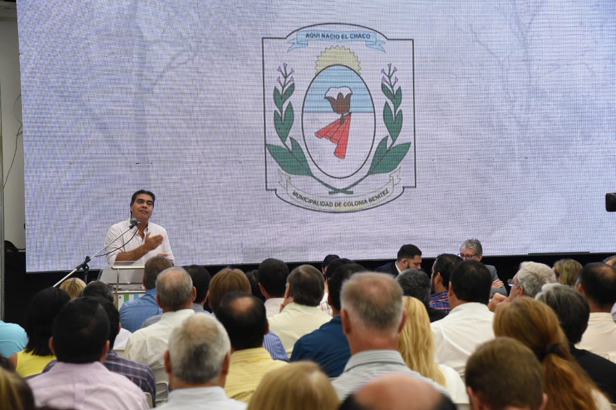 PhippsSergio's tweet photo. Participé del lanzamiento de los "Ejes de Políticas Públicas Municipales del Chaco".
Estuvieron presentes en el acto el gobernador @jmcapitanich, la vice @analiarach, @hugo_sager, @rokampo e intendentes. https://t.co/uH1K2Vr7ux