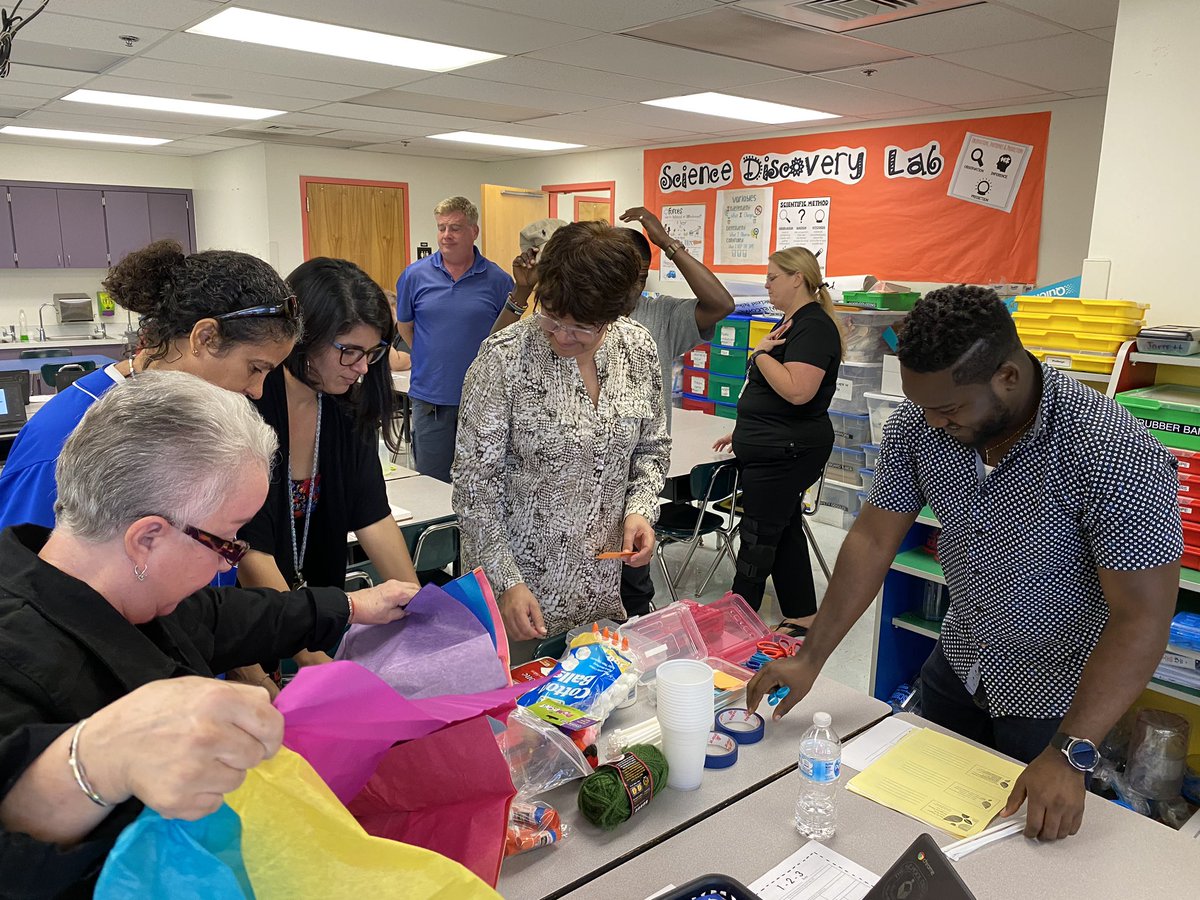 Collins077's tweet photo. The North Region Art teachers creating 3-D flowers during the Fairgame Focus Training to support fine arts lessons. @Area4SuptPBCSD @NorthRegionELA for allowing the Elem. Science Team to share resources & ideas. #SDPBCScience @pbscience4u @DianaFedderman https://t.co/WI6JkQuDz4