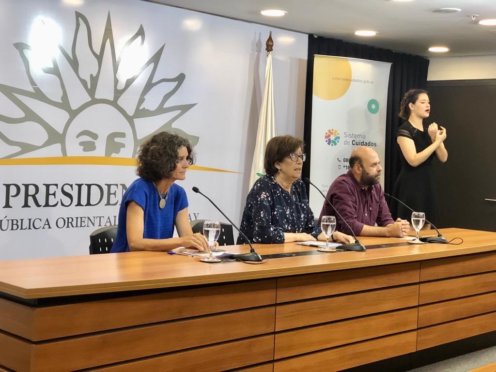 ciedur's tweet photo. 🗣 “La política de cuidados sirve a las personas en situación de dependencia pero va más allá, cómo política de igualdad de #género que permite a las #mujeres concretar sus proyectos y a los varones involucrarse en esta tarea” #SoledadSalvador

@cuidadosuy @RedProCuidados #género https://t.co/SNSQWOq5jV
