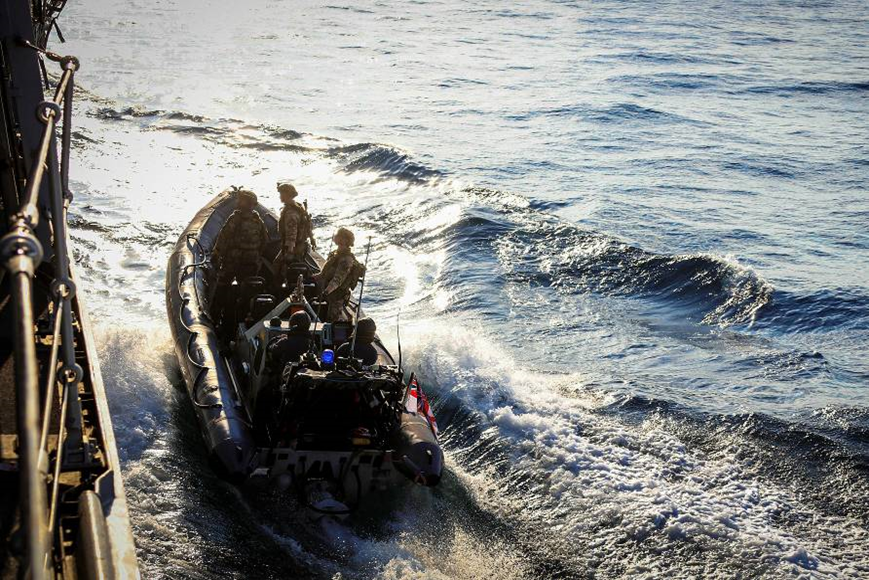 HMSMontrose's tweet photo. First to understand. First to adapt. First to overcome. @RoyalMarines from J Company 42 Commando train to ensure peace in the Gulf. @HMS_Montrose @Royalnavy #futurecommandoforce #highreadiness #globalpunch #MontroseStarboard https://t.co/SXYs8MO4d6