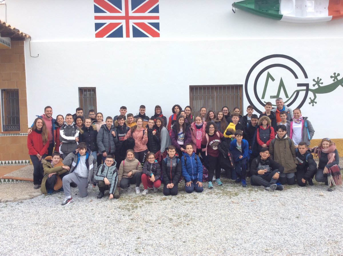colegiomontse's tweet photo. Los alumnos de 1ESO y 2ESO han llegado perfectamente al Hornico (Jaén) Ahora ya disfrutan de estupendas actividades 🥁🎈🏀🏹 https://t.co/lXiY15YV89
