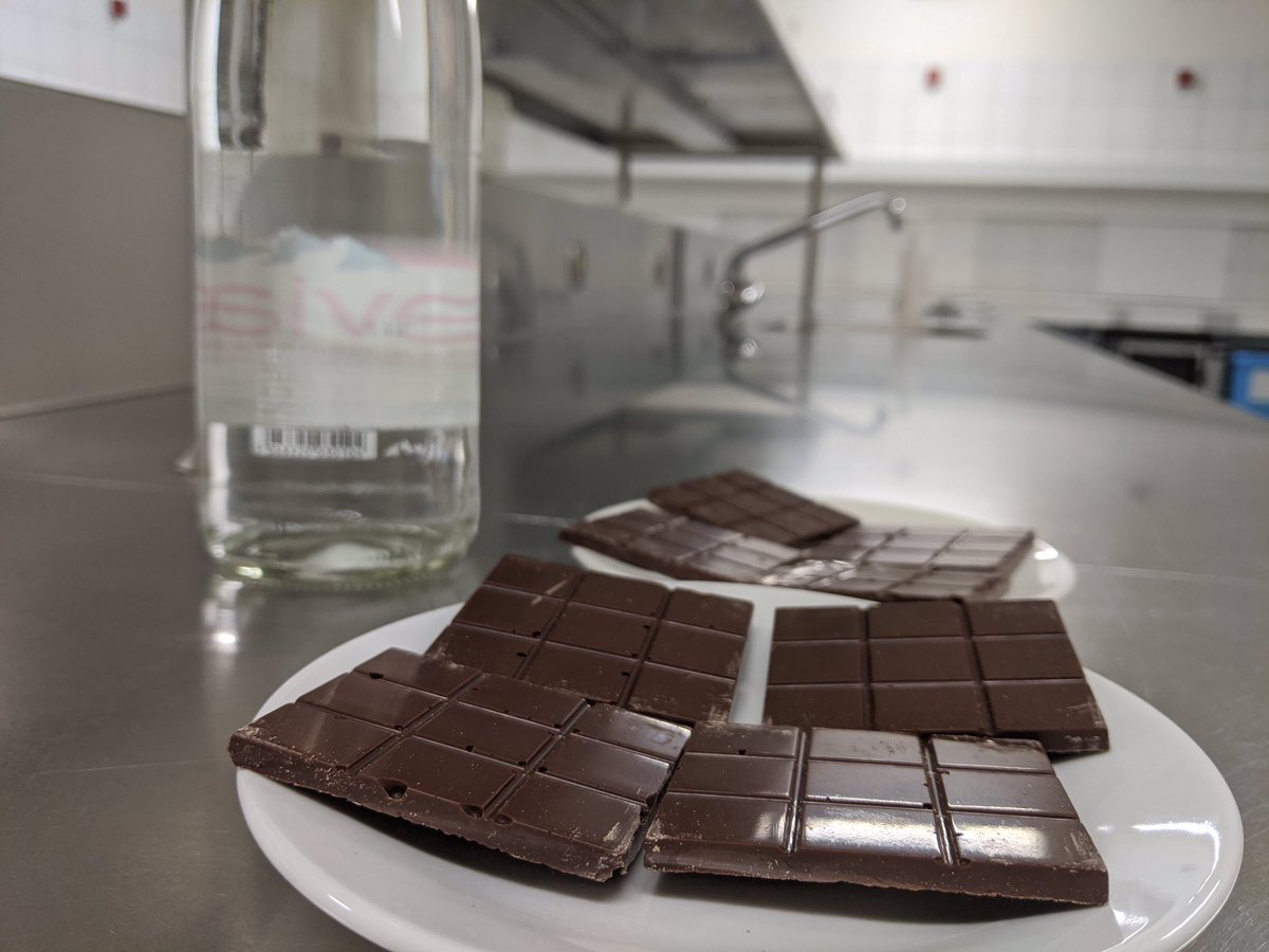 SensoStat's tweet photo. 360 - Le nombre de carrés de chocolat passés en tests triangulaires aujourd’hui. Géométrie 🍫
#workinprogress #sensoryscience #triangletest https://t.co/u6RInzI6hQ