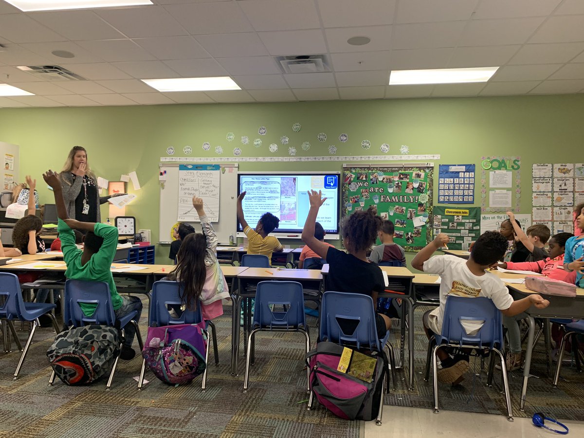 UnionParkES's tweet photo. 2nd grade interacting with quality discussion, annotations, and clues from the illustrations with a different variation of the three little pigs! #readyfor3rd #UPEStrong #THISisUnionPark https://t.co/KlT35YqvI7