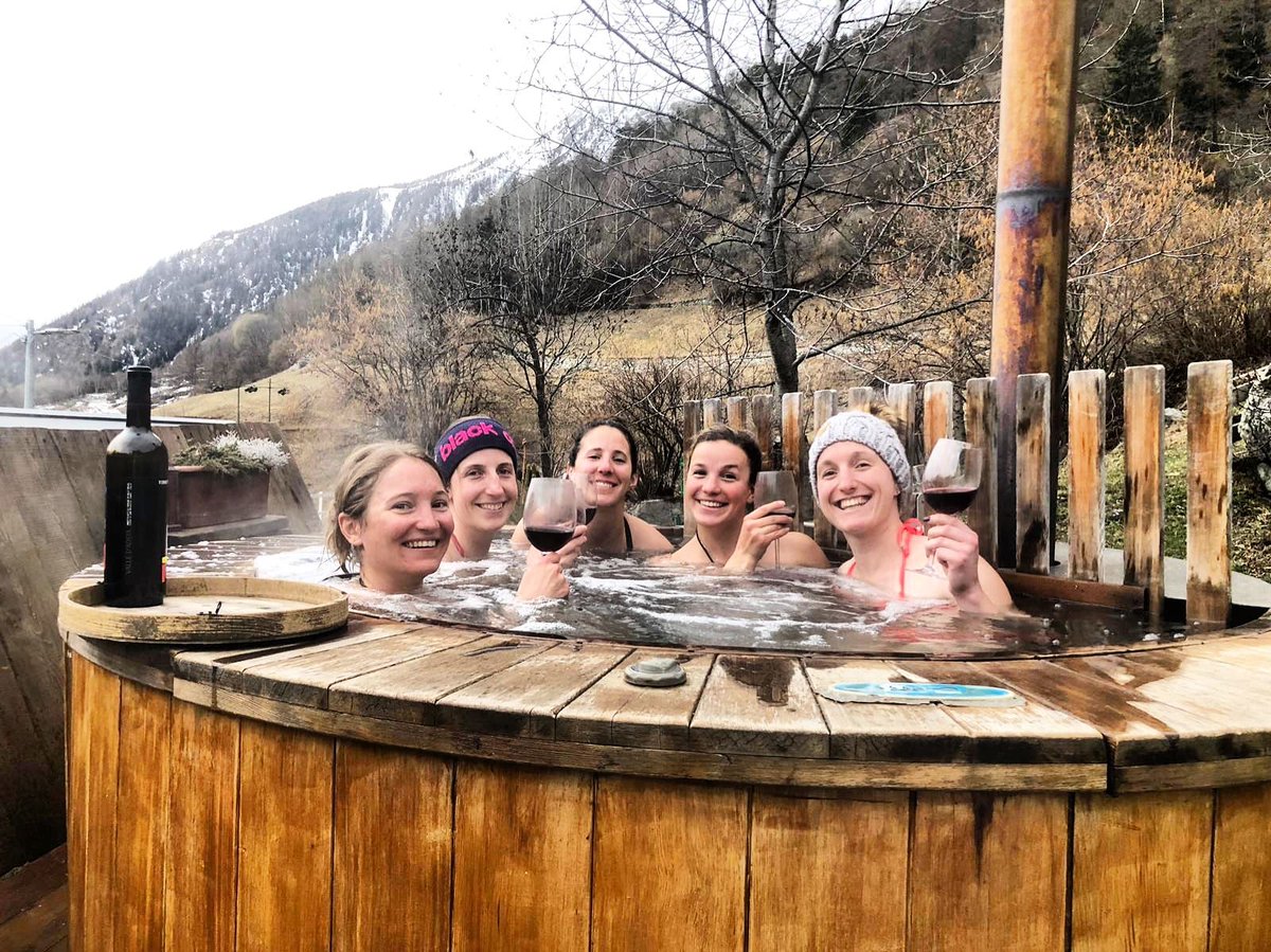 weekngo's tweet photo. Ski de randonnée en Vallée d'Aoste - GIRLS ONLY
du 6 au 8 mars 2020 ⛷️

Rejoignez un petit groupe formé pour l'occasion et découvrez les plaisirs du ski de randonnée en Vallée d'Aoste. Au programme : polenta, fontina &amp; jacuzzi sous les étoiles... 

https://t.co/KDZLiejHxS https://t.co/GC7Wot39Hl
