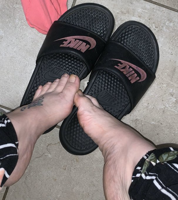 Alright guys time for a new PEDI!!!  . What color should I go with? #Feetfettish #whatcolor #feetpictures<a href="/tag/feetfettish"class="tags"><span>#feetfettish</span></a><a href="/tag/feetpictures"class="tags"><span>#feetpictures</span></a><a href="/tag/whatcolor"class="tags"><span>#whatcolor</span></a>