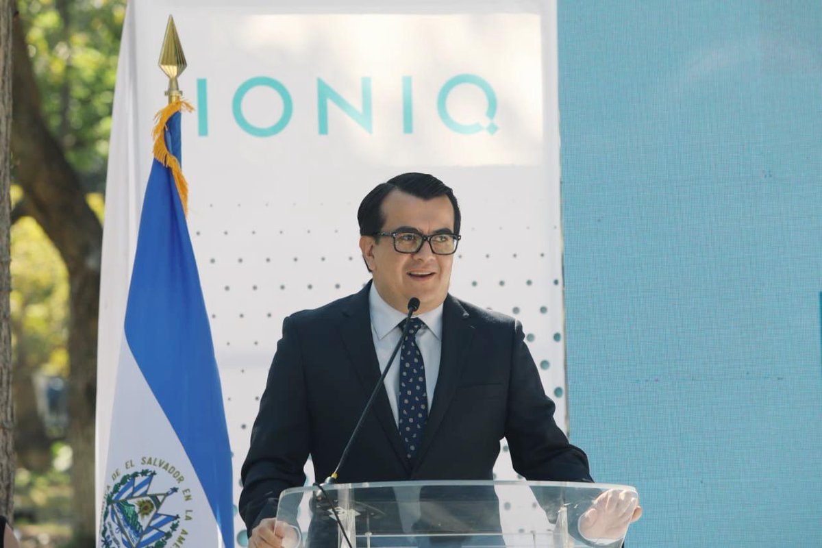 Mi compromiso es apoyar iniciativas novedosas que sean favorables con el medio ambiente. Hoy participe del lanzamiento de Hyundai IONIQ, el primer vehículo completamente eléctrico, para la venta masiva en El Salvador, libre de aranceles.