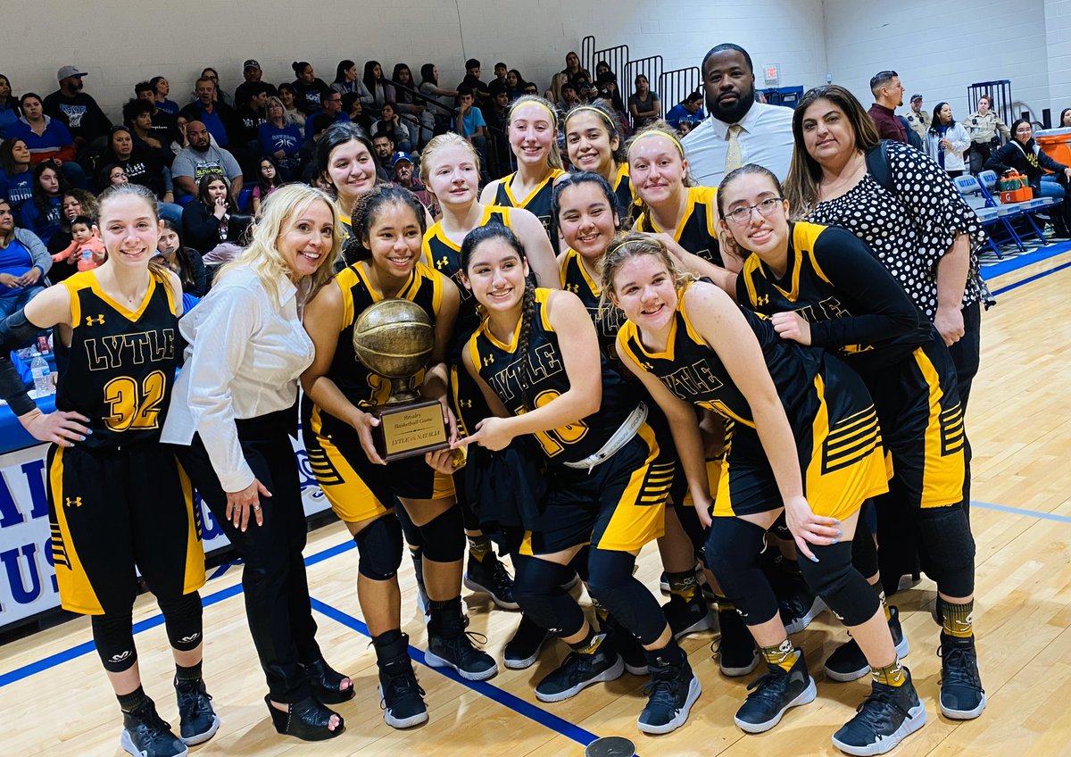 LoriLwilson23's tweet photo. Good luck to your Lady Pirates playing Skidmore tonight in Poteet at 6:30..come out and support this group they have worked so hard..#playoffs2020 #playformac @The_Leader_News @lytleisd https://t.co/KOxP98EFDY