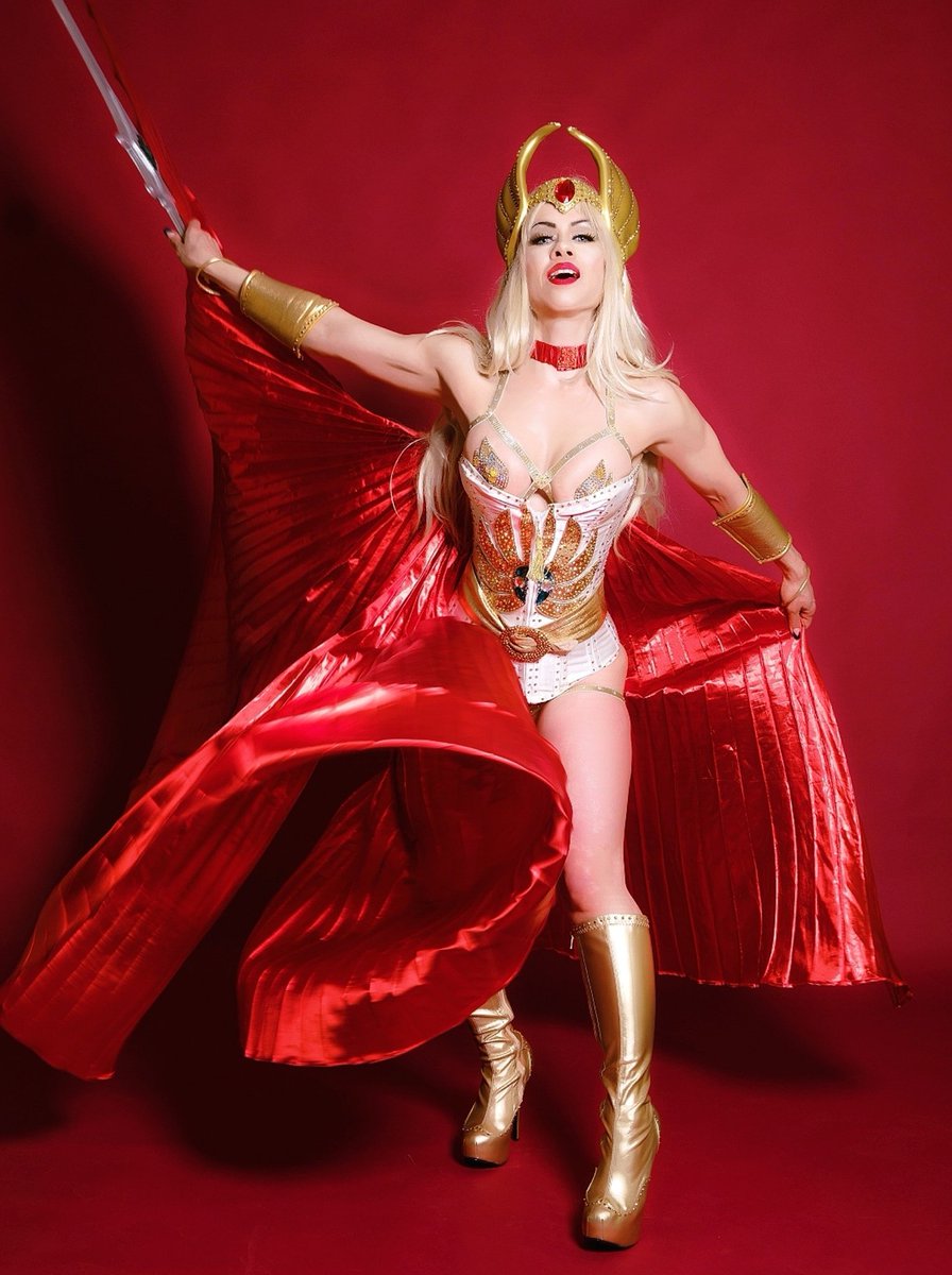 'Any form of art is a form of power; it has impact, it can affect change – it can not only move us, it makes us move.'

Guess who's coming out to move you this Sunday at #HOTCAKESBurlesqueBrunch - Cartoon Tease & Comic Strips? This #princessofpower.❤ 

#cosplay #nerdlesque