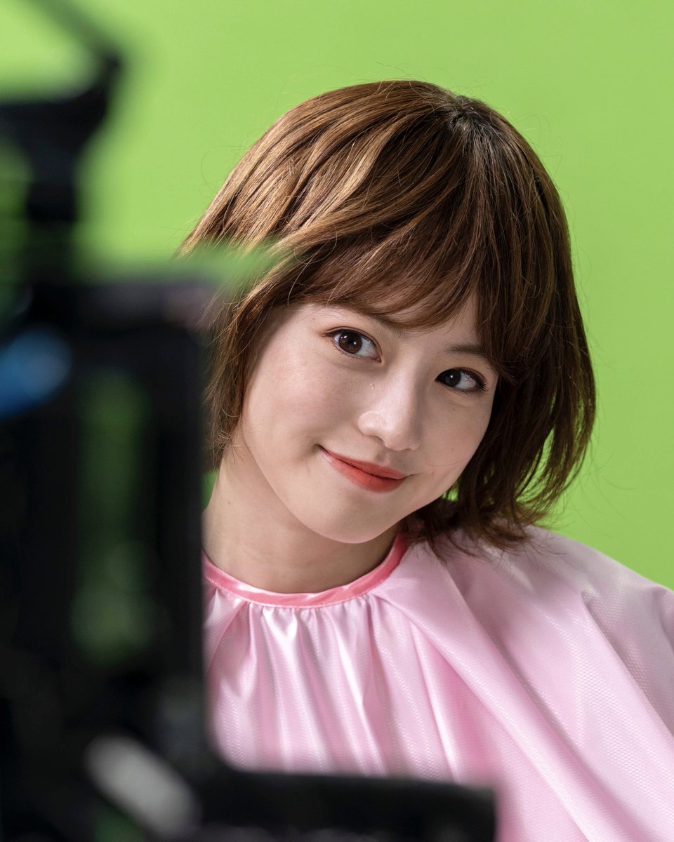 ホットペッパービューティー ホットペッパービューティー学割 新cm撮影現場に潜入 今田美桜 さんの撮影オフショットをちらり ロングヘアがトレードマークの今田さんが まさかのショートヘアに 気になるcm動画はこちらから