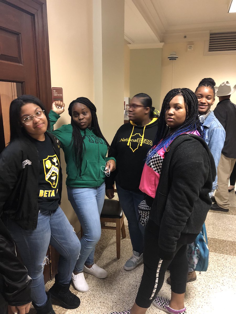 CCMSBeta1's tweet photo. Camp Creek Jr. BETA at the State Capital @CampCreekMiddle @JarvisAdamsEdu https://t.co/ZMs4LYsh2M