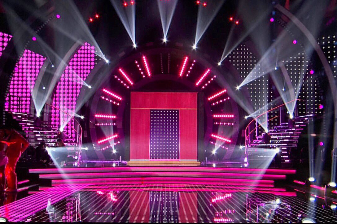 TheRobeWay's tweet photo. Setting up the studio #lightingdesign on a #TechTuesday for Mira Quien Baila at the Univision Studios in South Florida where #lightingdesigner John Daniels is working with #programmers Jose A. Rodriguez & Chris Fernadez while using a rig with @Robelighting #Silverscan & #Pointe. https://t.co/LlmVxWZlwY