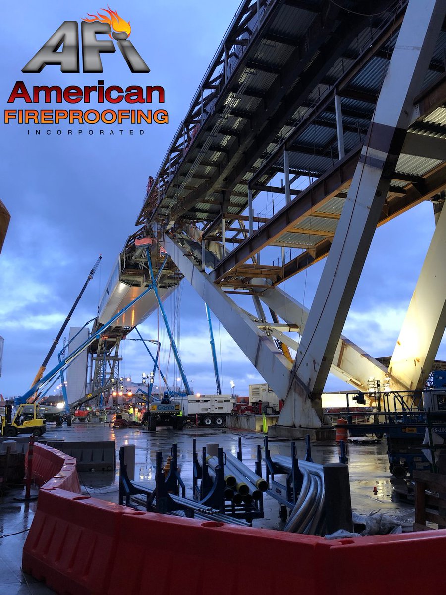 AFireproofing's tweet image. 🔥#TransformationTuesday The AFI team took these photos a few weeks back of the pedestrian walkway at @SeaTacAirport. AFI is honored to be a part of the longest aerial walkway over an active taxiway on the planet! The team sprayed @carboline &amp;amp; @Isolatek products. ✈️