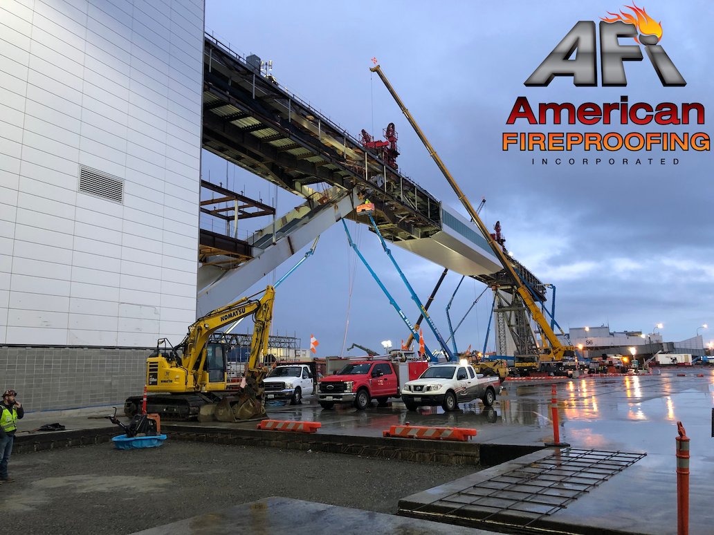AFireproofing's tweet image. 🔥#TransformationTuesday The AFI team took these photos a few weeks back of the pedestrian walkway at @SeaTacAirport. AFI is honored to be a part of the longest aerial walkway over an active taxiway on the planet! The team sprayed @carboline &amp;amp; @Isolatek products. ✈️