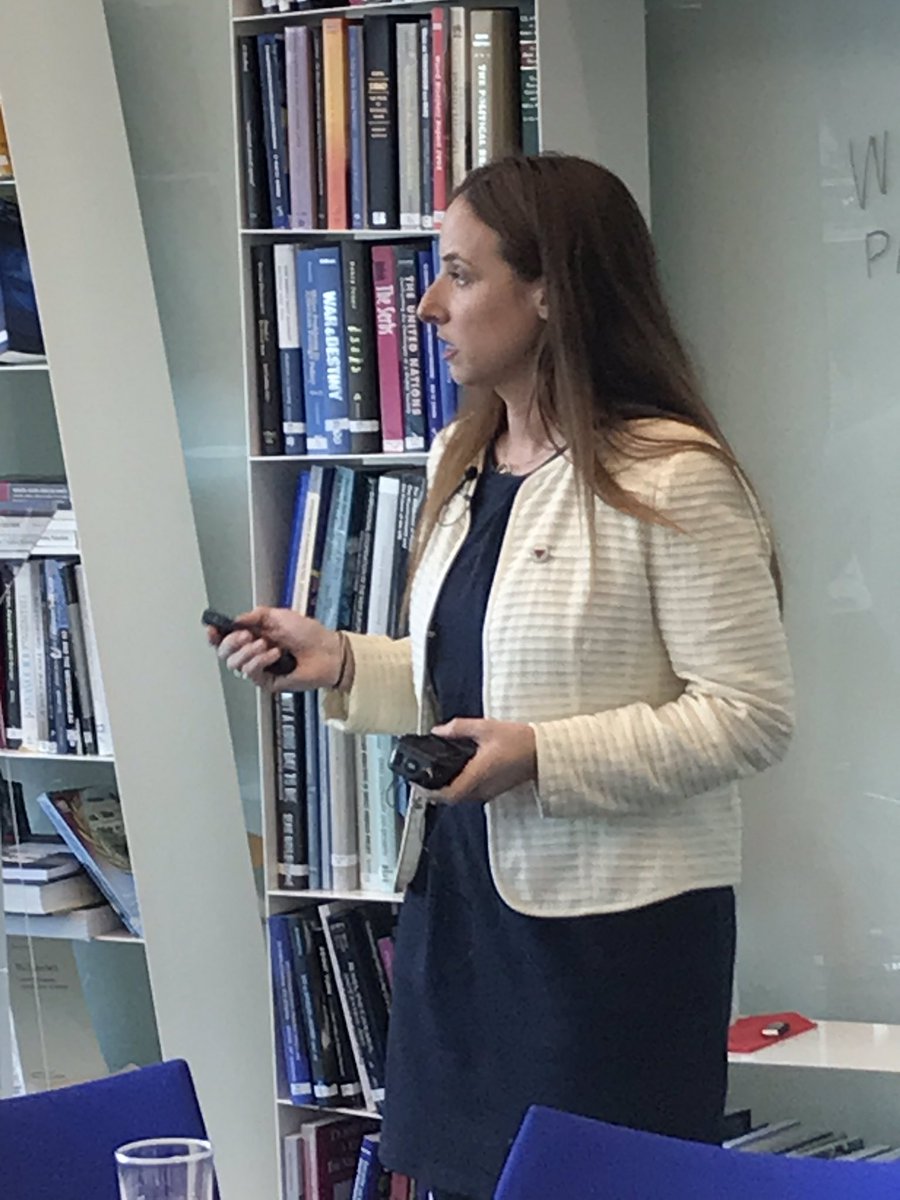 gcsp_alumni's tweet image. Full house for our very first @TheGCSP Alumni-LISC Brown Bag Seminar.  #LISC alumna @angelahoyosi discussing her work on “Linking Mine Action &amp;amp; SDGs: Operationalization of the 2030 Agenda”. #GCSPAlumni #leadership #internationalsecurity #SDGs @theGICHD