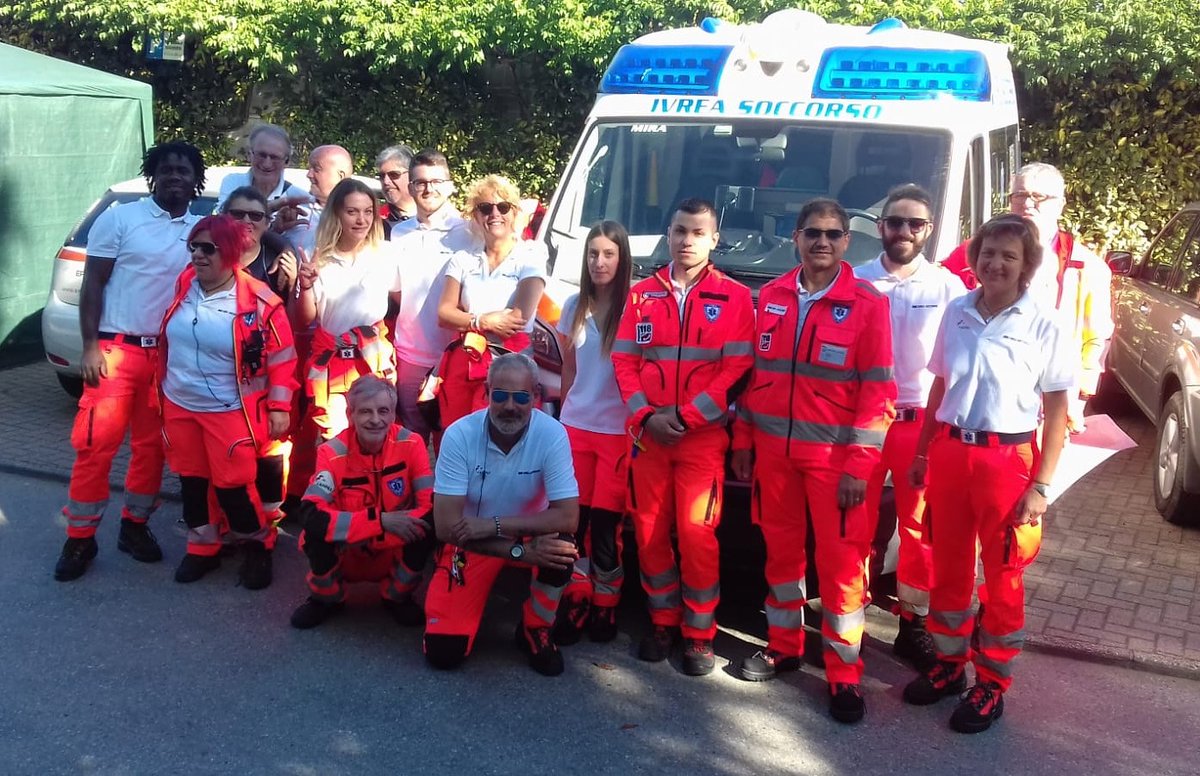 AnpasPiemonte's tweet photo. La Pubblica Assistenza #Anpas #IvreaSoccorso garantirà l'assistenza sanitaria allo Storico #CarnevaleIvrea che, con la mitica #BattagliadelleArance, si posiziona fra i più importanti d’Italia. 🍊 https://t.co/ZZpN12Acqm #storicocarnevaleivrea #carnevale #AnpasPiemonte #ambulanze https://t.co/8aUYpBZJVT