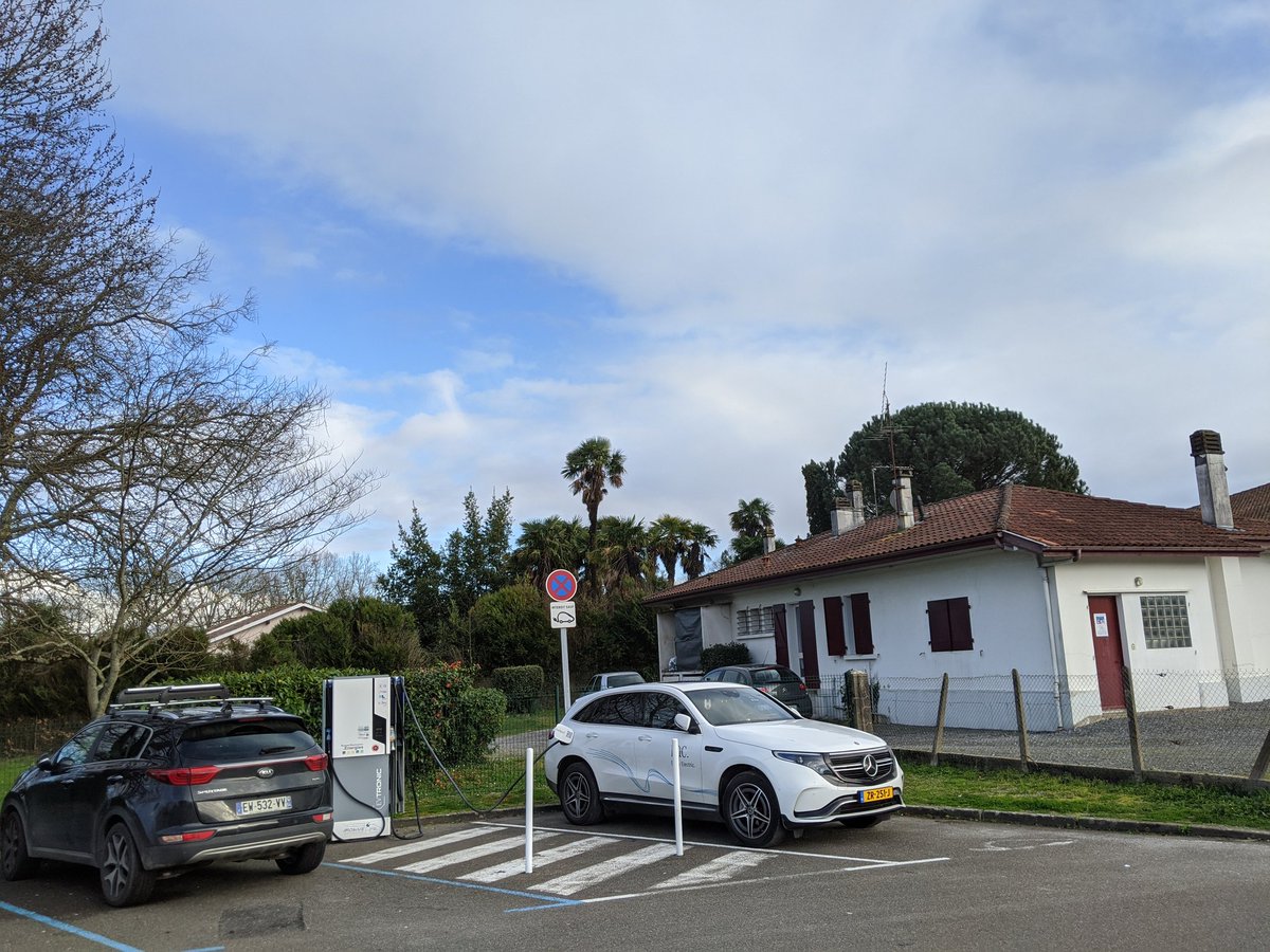 electricfelix's tweet photo. Last French charging break? Let's hope so today haha #alwaysbecharging #EQC2Madrid San Sebastián here we come! @Chargemap @electromaps #MobiVE https://t.co/3hx9uHNYF3
