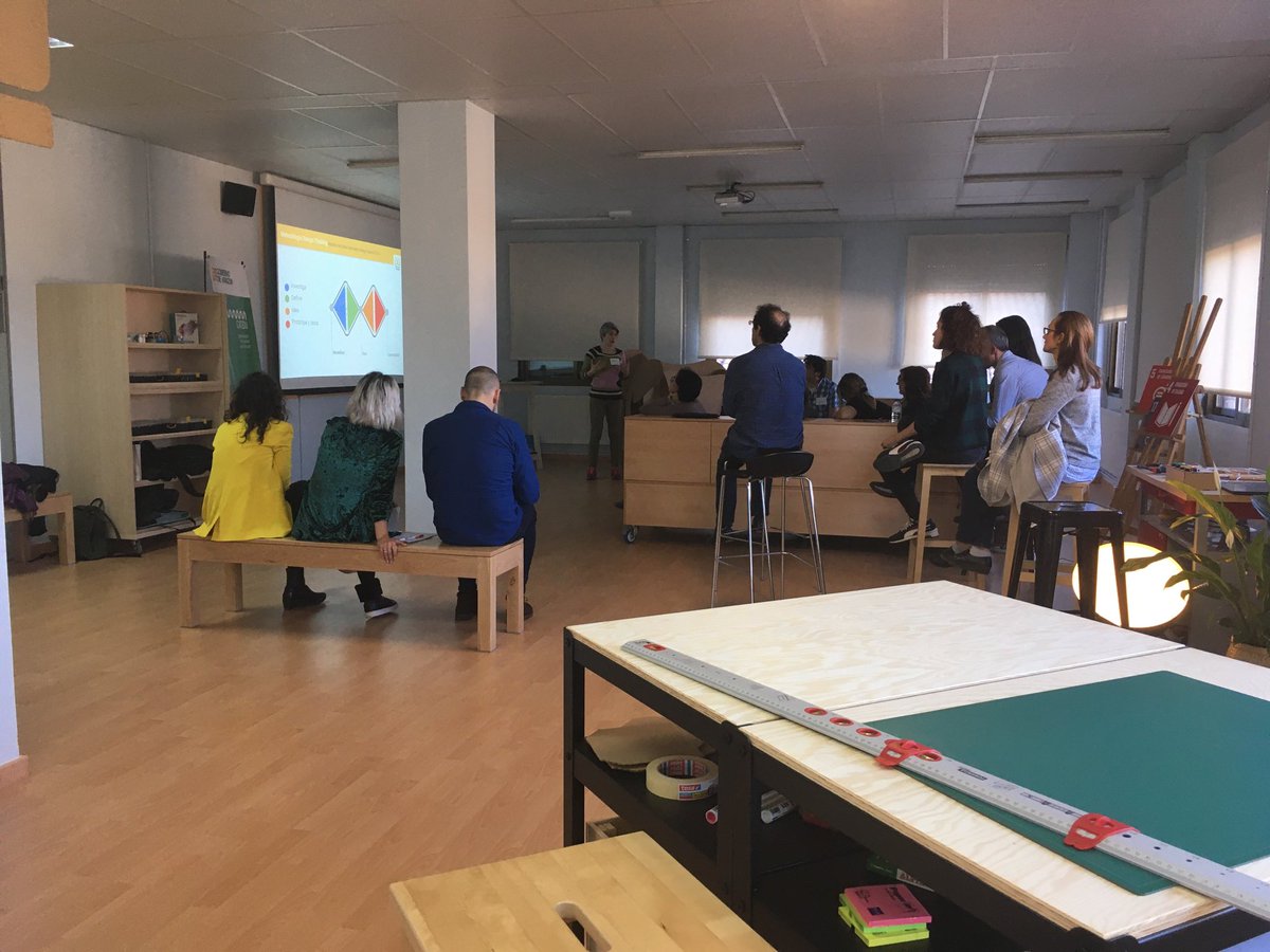 cpmariadeavila's tweet photo. Doble diamante de #DesignCouncil en #SteamLabAragón de la mano de @ElenaBernia en la formación #ArTduino @dgafprofesorado @tonimartinez24 @gustarcef @TeresaBallestin https://t.co/EsRTPw4bOa