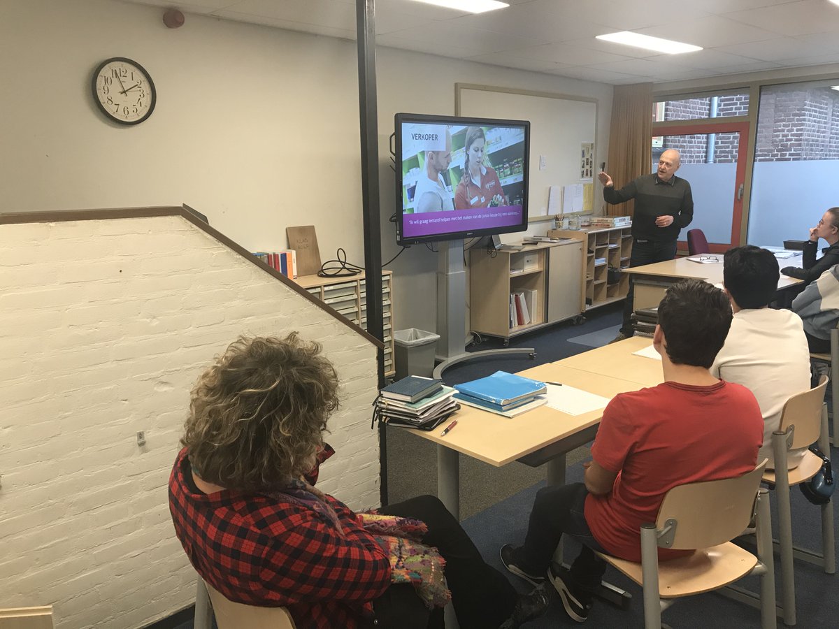 schooldehilt's tweet photo. Vanmiddag zijn in de groepen van Rolf en Bart drie docenten van het #ROCTerAA uit Helmond op bezoek geweest om uitleg te geven over de verschillende opleidingen op deze MBO school. De leerlingen...
https://t.co/R4iKoNzYoL https://t.co/nb0g7XaIS2