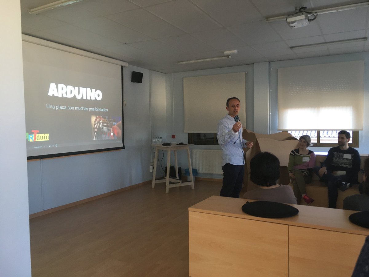 cpmariadeavila's tweet photo. Seguimos en #ArTduino con @catedu_es #SteamLabAragón @dgafprofesorado @tonimartinez24 @gustarcef https://t.co/3rE5DmOQbW