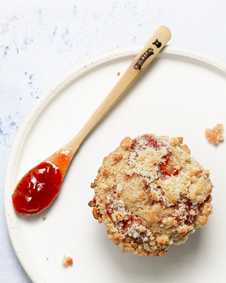croftersorganic's tweet photo. Perfectly sweet and bursting with Strawberry flavour - You'll have a hard time resisting these Gluten-Free Strawberry Nut Butter Crumb Muffins!🍓 Swipe for the recipe!

#Crofters #CroftersOrganic #CroftersRecipe https://t.co/QV2Qb36ju8