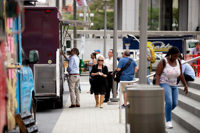 LOVEParkPhilly's tweet photo. #LunchinLOVE this week! 🚚🍴

(2/18) Tuesday:
@PitrucoPizza
🍕

(2/19) Wednesday:
Papermill

(2/20) Thursday:
@2HermanosTacos
 🌮

(2/21) Friday:
@Schmearit 🥯
Tamay🌮 https://t.co/xlD55kInU6
