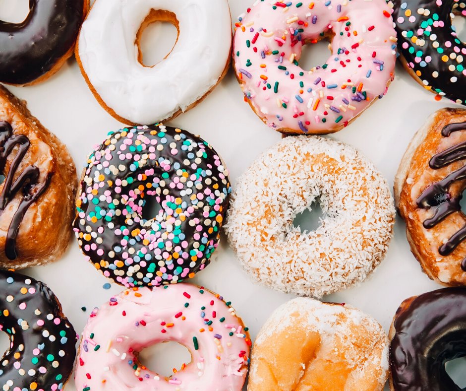 5starstagers's tweet photo. Sometimes, we just have to treat myself to 🍩 for breakfast, because calories don’t count on the weekends! It’s the little things that make a huge difference, right?! What are you treating yourself to lately?  
#staging #stagingworks #istagers #housecleaning  #homestagingtips https://t.co/OoHbMocDni