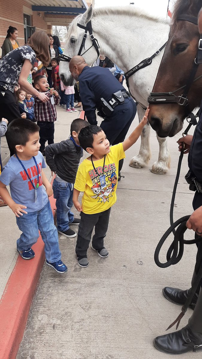 AbleNoLabel's tweet photo. Mounted Patrol at ECC!!!! Our students are having a blast!!!
@ECCFalconsNest 
@ChannelviewISD https://t.co/e88YanQXZY