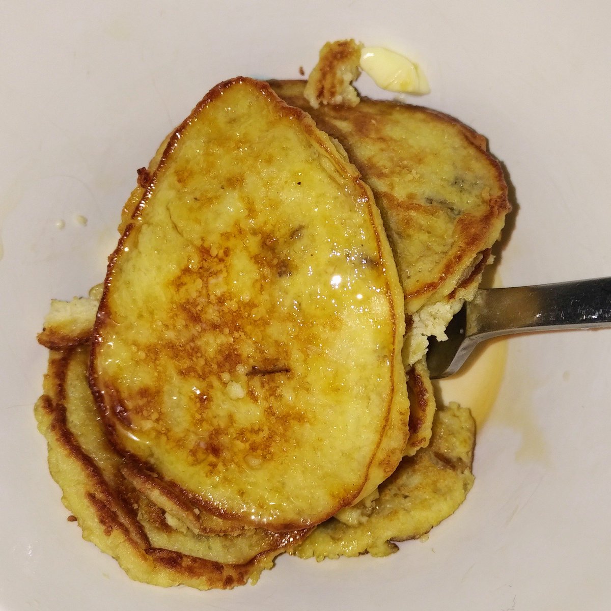 Littleshaman's tweet photo. @esceedee 1 banaan, 1 ei, 2 eetlepels amandelmeel. 
En wat boter en maple syrup eroverheen. https://t.co/e8CvDSyxtV