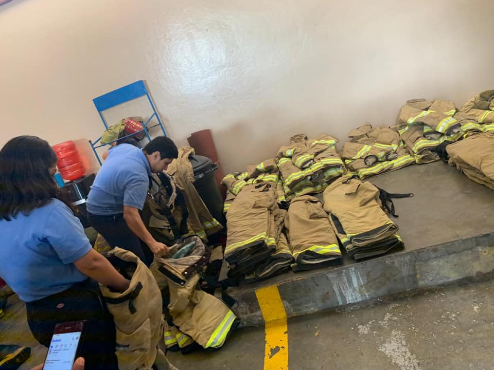 BomberosCUL's tweet photo. Este fin de semana nuestros voluntarios recibieron la donación de equipos de protección personal (EPP) de parte de Bomberos Aeropuerto.

¡Muchas gracias! 🙏🏻 https://t.co/QC12M93tnr