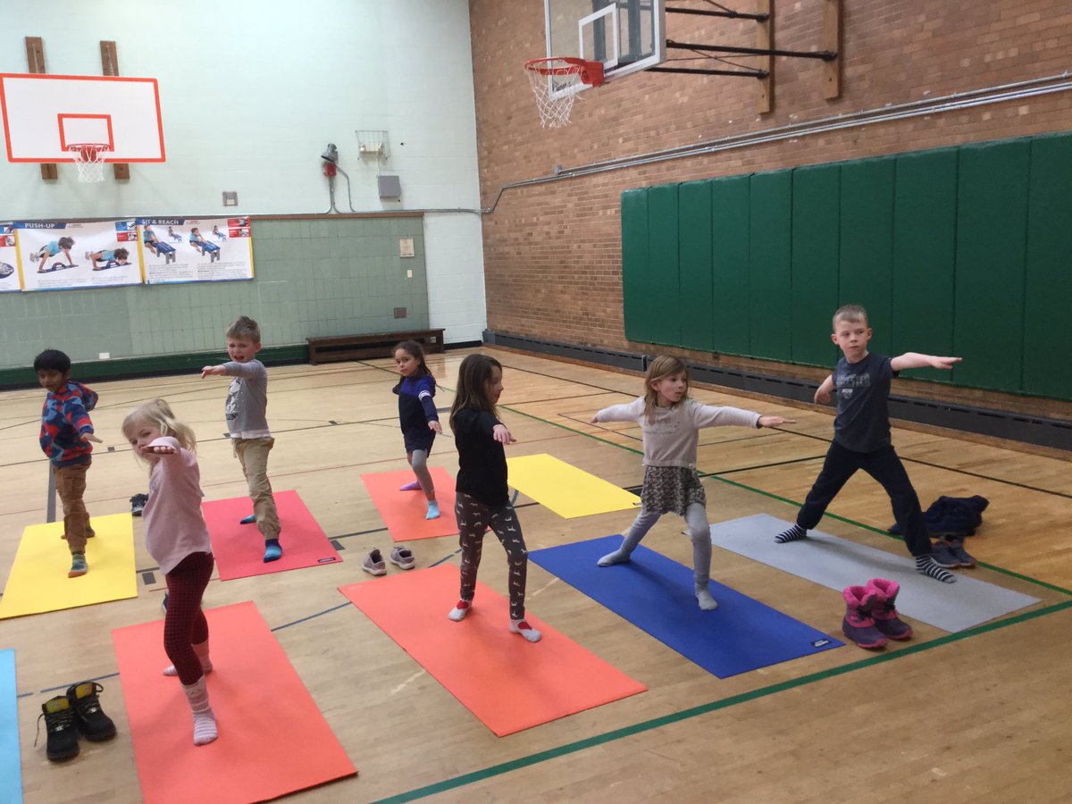 MrCoachRaad19's tweet photo. Teaching yoga this week Lincoln school, gettin some inner peace. @OakPark97 https://t.co/848n2CgI1e