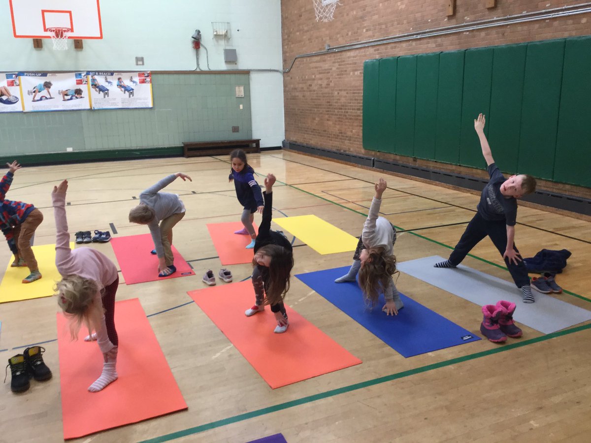 MrCoachRaad19's tweet photo. Teaching yoga this week Lincoln school, gettin some inner peace. @OakPark97 https://t.co/848n2CgI1e