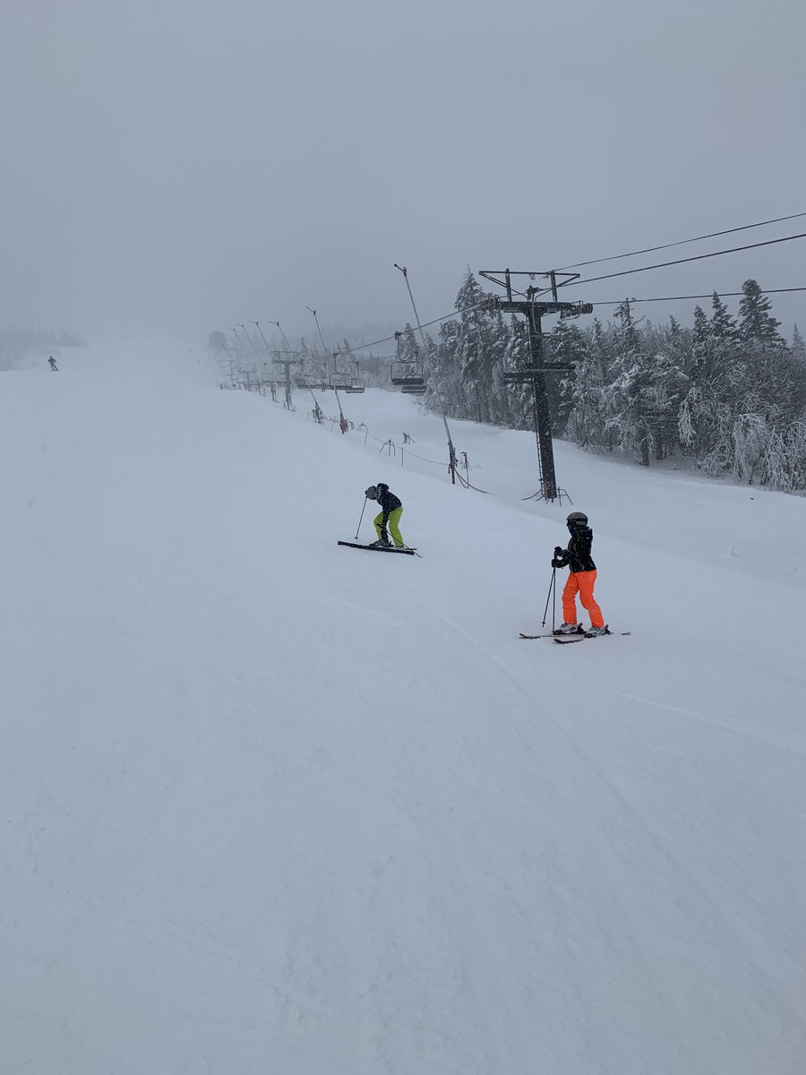TGAS_PE's tweet image. First run of ‘superstar’ the Ski World Cup run! Before and after pictures, with cloud of snow + double ejection for Toby on the way down... ⛷ #TGSkiUSA