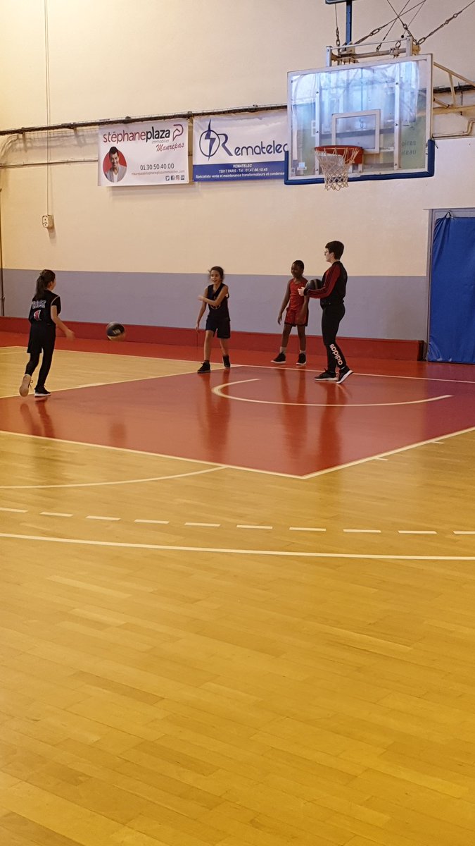 La stage de l'école de basket a lieu cette semaine au gymnase, au menu des ateliers de perfectionnement individuel et matchs pour nos futurs champions et championnes encadrés par nos fidèles entraîneurs <a href="/BCMaurepas/">Basket Club Maurepas</a> <a href="/thierrybcm/">Thierry</a> @geffbad <a href="/Guillaume_Olvr/">𝙂𝙪𝙞𝙂𝙯</a> <a href="/Tonyyy20247617/">titoo</a> <a href="/Lise_2106/">Lise Gourdel</a>
