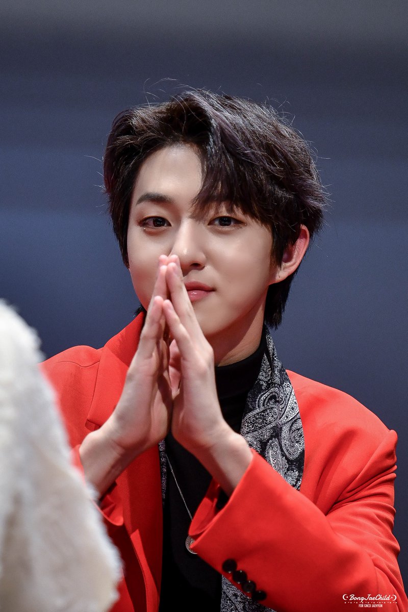 BongJae_Child's tweet photo. *HQ_200209*

🌙 조은뮤직  팬사인회 🌙
￼
 〈 @Hi_Goldenness / @Official_GNCD 〉

#GOLDENCHILD #골든차일드 #BONGJAEHYUN #JAEHYUN #봉재현 #재현 https://t.co/VH9A6D4BKK