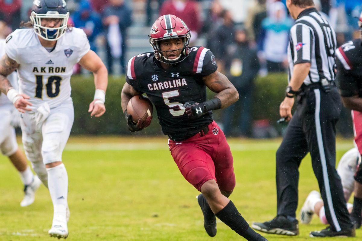 AntonioMartinJ3's tweet photo. Blessed and honored to receive an offer from The University of South Carolina!!❤️🙇🏾‍♂️ #spursUp @CoachBmac_ @williamsdo @Whiplassh5_2000 @ChadSimmons_ @Mansell247  @RecruitLangston @RecruitGeorgia https://t.co/FnzN5Agx0n