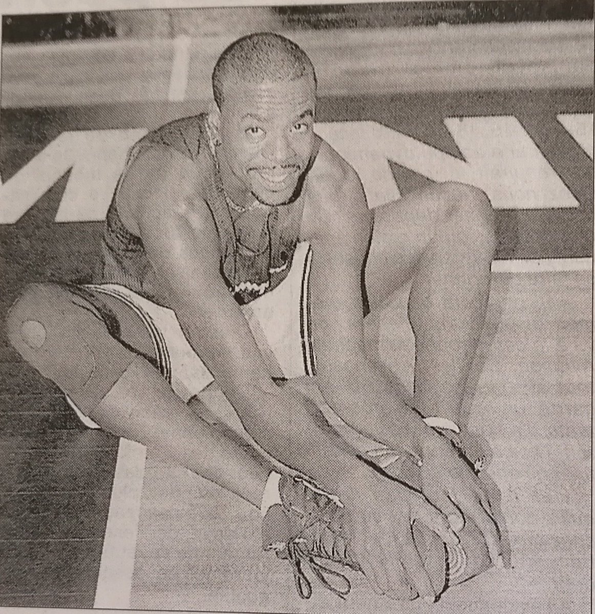 RetroBasket37's tweet photo. Ron Anderson sous le maillot du #NPOTours (équipe remplaçant le #ToursBasketClub) dernière saison au plus haut niveau pr la #basketTourangeau
1r match sous ces nlles couleurs, 26pts contre @CCRBASKET
Source @lanouvellerep_ (Oct. 97)
#ArchivesmunicipalesStEloi https://t.co/yYylToUxOf