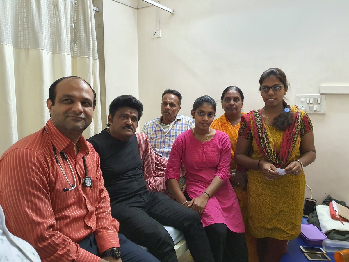 Jaggesh2's tweet photo. 250 ಕನ್ನಡ ಚಿತ್ರ ನಟಿಸಿದ ಮಿತ್ರ 
ಕಿಲ್ಲರ್ ವೆಂಕಟೇಶ ಇಂದು ಲಿವರ್ ವೈಫಲ್ಯದಿಂದ ಸಾವು ಬದುಕಿನ ಹೋರಾಟ!ಇವನ ವಿಷಯವೆ ನಾನು ಚಂದನವನ ಅವಾರ್ಡ್ ವೇದಿಕೆಲ್ಲಿ ಮಾತಾಡಿದ್ದು!
��ನ್ನ ಕೈಲಾದ ಸಹಾಯಮಾಡಿ ಇವನ ಉಳಿಸಿಕೊಳ್ಳುಲು ಯತ್ನಿಸುತ್ತಿರುವೆ!
ತುಂಬಾ ದುಃಖವಾಯಿತು ಹಿರಿಯಕಲಾವಿದರ ಸ್ಥಿತಿಕಂಡು!
ರಾಯರೆ ಕಾಪಾಡಬೇಕು ಇಂಥ ಕಲಾವಿದರ..ಹರಿಓಂ https://t.co/i7qg9ZQ6Vk