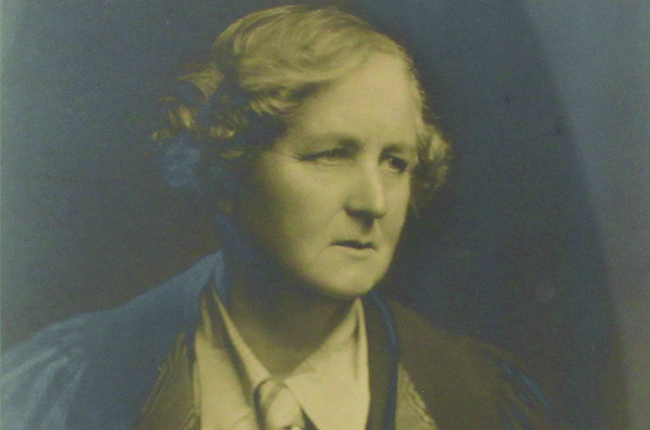 Aleen Cust. Ireland's 1st female vet. 1868-1937. Changed from nursing to vet training; family unhappy & she had to pay her own fees! Not allowed to sit final exams but worked as assistant in Roscommon & PT Vet Inspector in Co Galway! When vet died took over!  @theRCVS recognised!