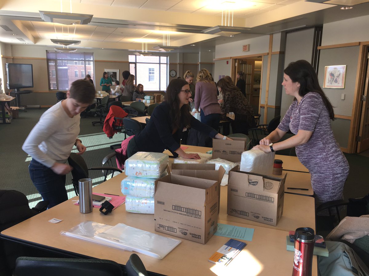 UnitedWayRenee's tweet image. Business Volunteer Network members doing on-site volunteerism after their annual meeting @unitedwaydaneco #PowerOfMany #LearningThroughDoing
