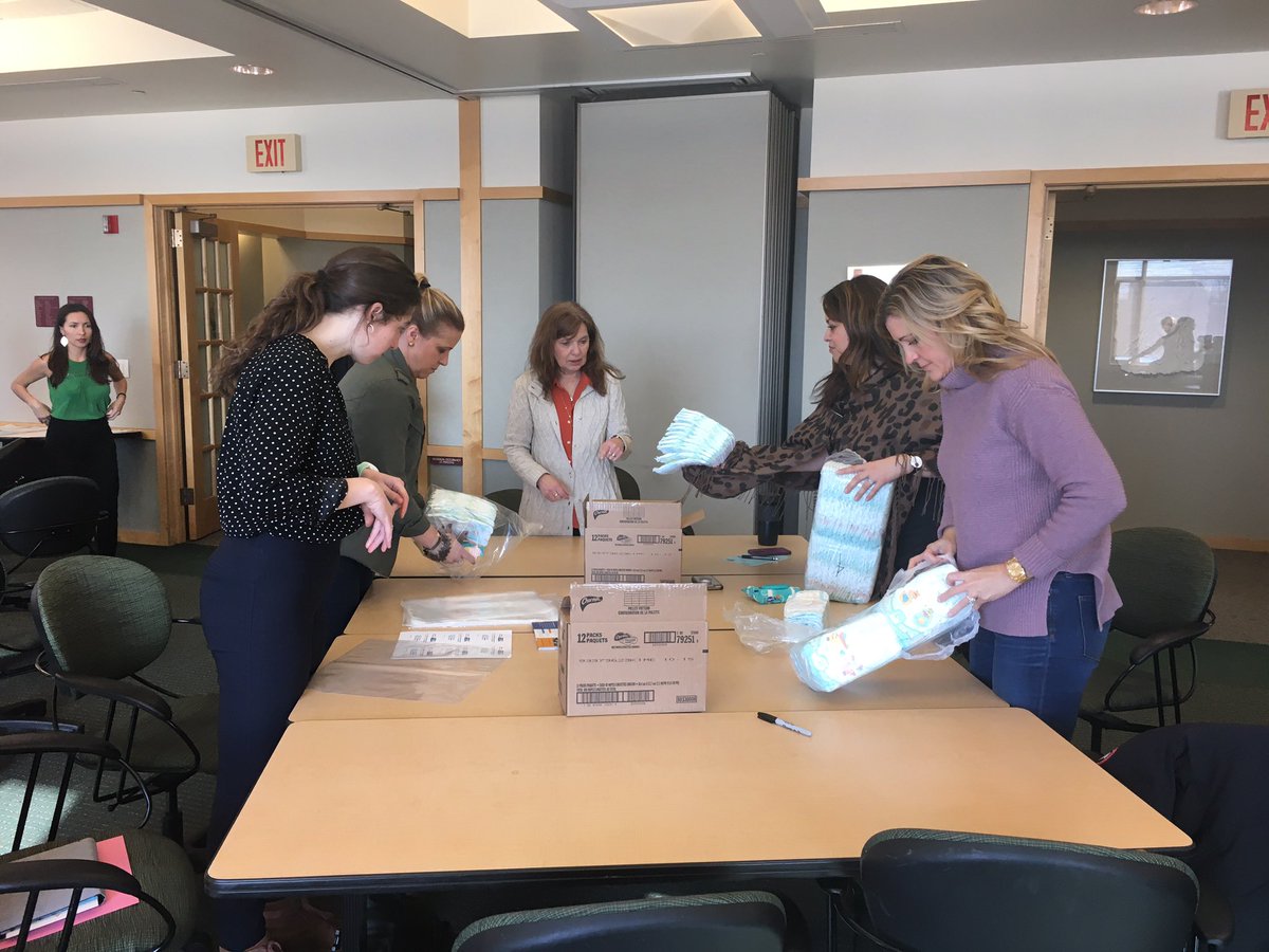 UnitedWayRenee's tweet image. Business Volunteer Network members doing on-site volunteerism after their annual meeting @unitedwaydaneco #PowerOfMany #LearningThroughDoing