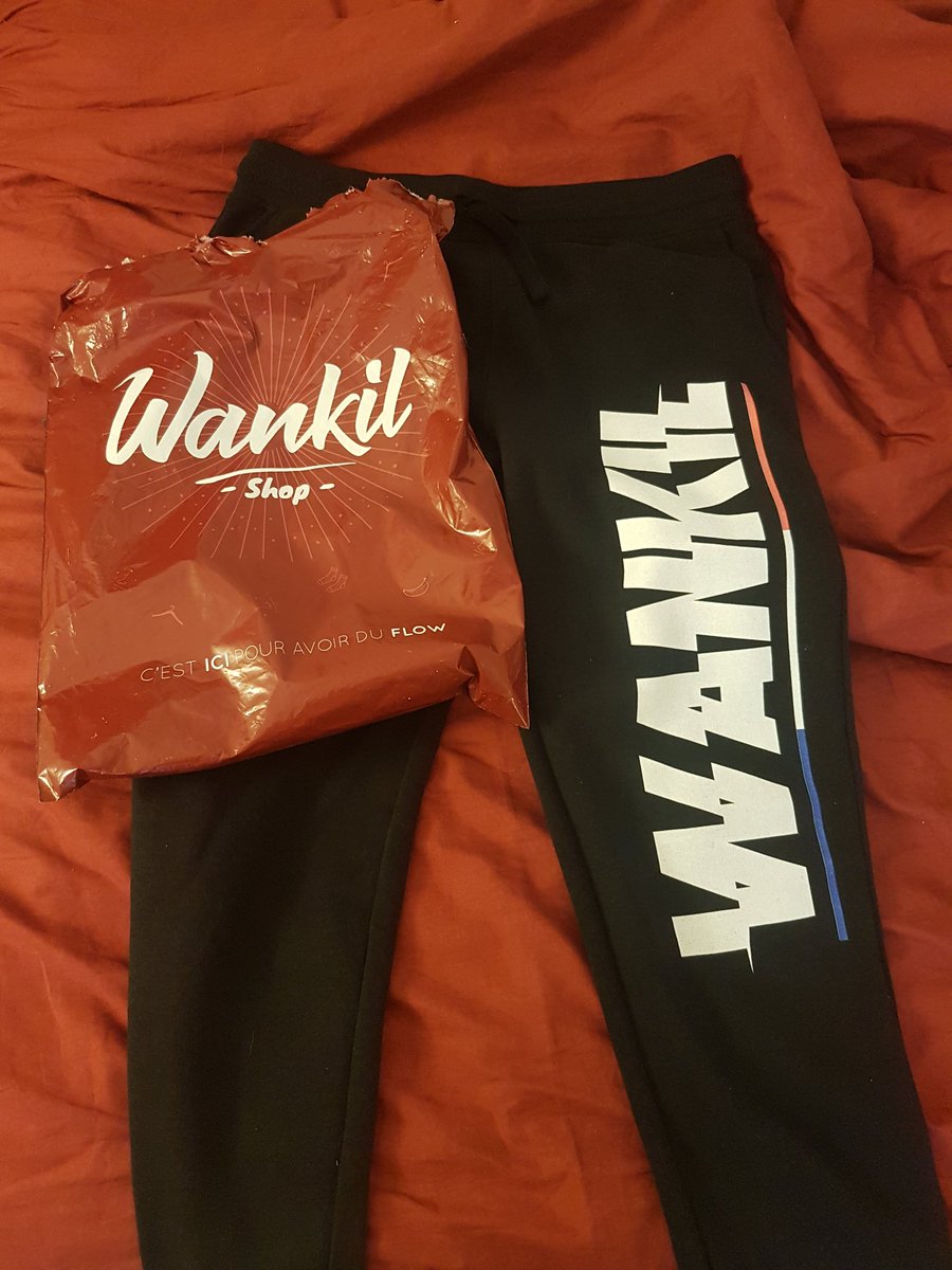 J'ai enfin du flow 😍 Le jogging est beaucoup trop confortable (le petit sticker glissé dans la poche arrière qui fait plaisir 👌) Merciiiii
@WankilShop <a href="/WankilStudio/">Wankil Studio 🍌</a> <a href="/terracid/">Terracid</a> <a href="/laink/">Laink</a>